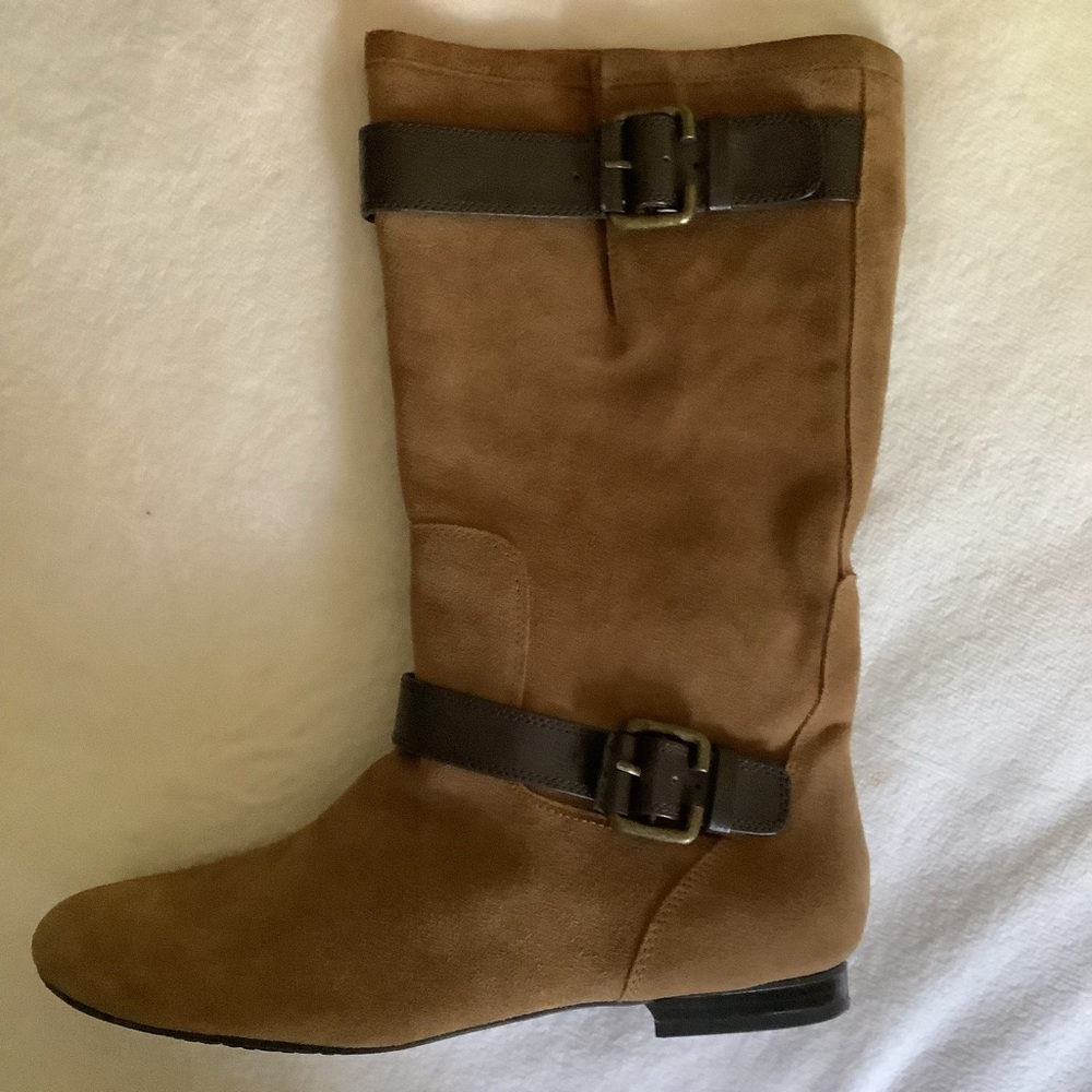 NWOT White Mountain Suede Boots - Picture 7 of 10